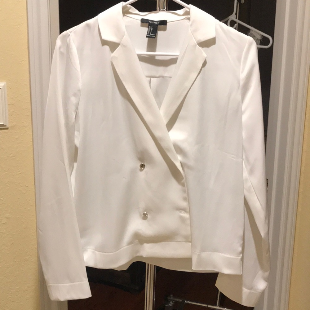 FOREVER 21 SATIN BLAZER